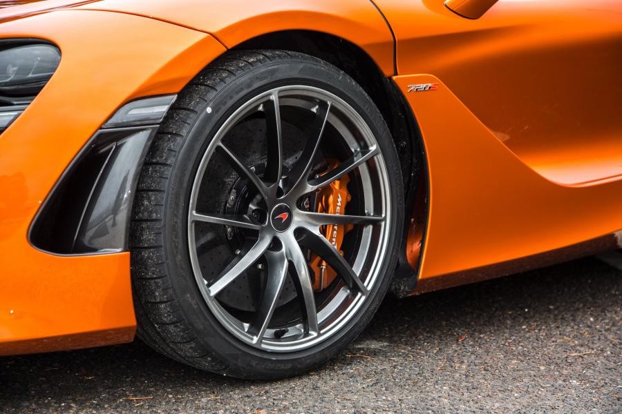 Колеса McLaren 720S Coupe 2017 года  (UK) (фото 28 из 45)